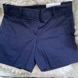 NWT- Ann Taylor Metro short. Mid rise. Lean through hip and thigh.